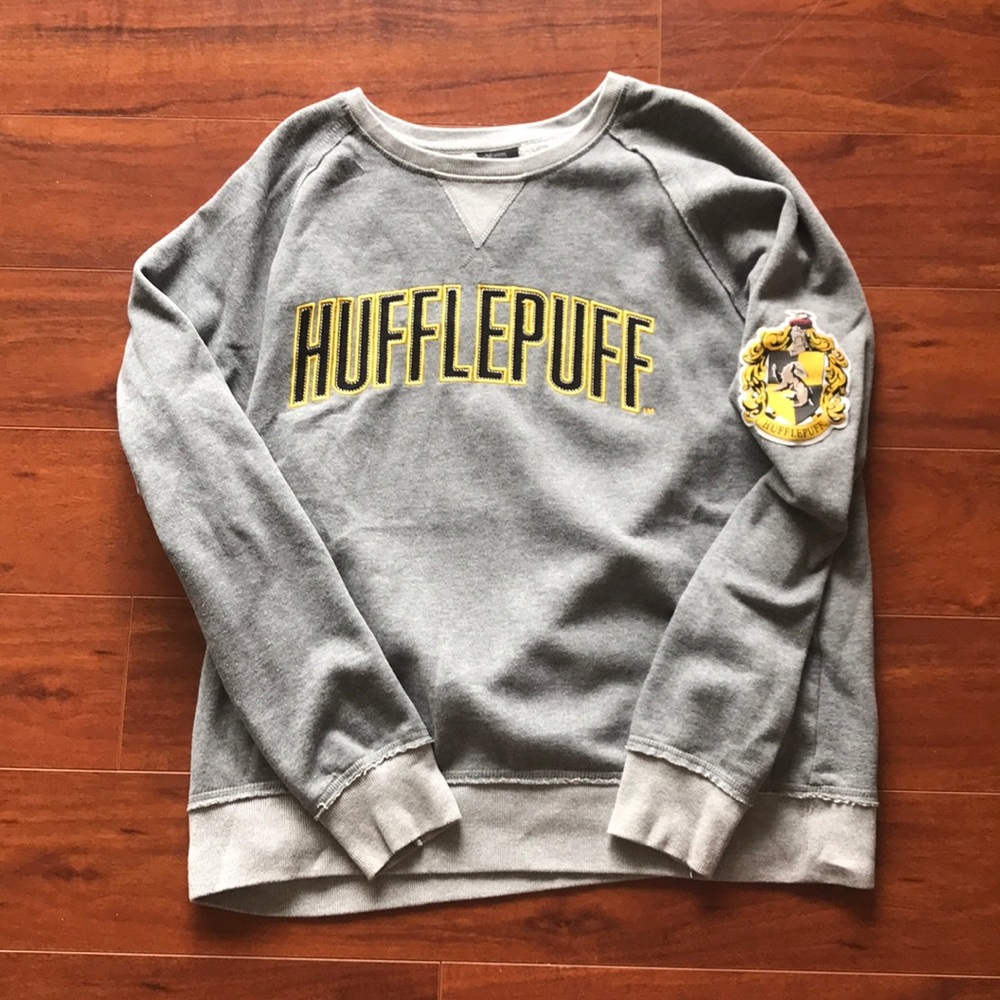 Universal Studios Hufflepuff sweatshirt. Size XL.